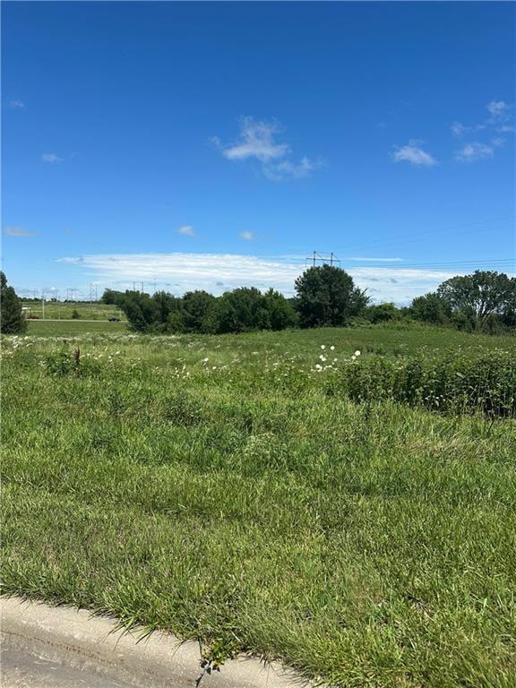 Hedge Ln, Paola, KS 66071