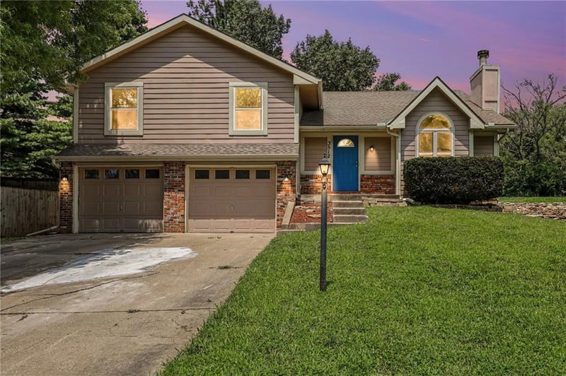 3512 Remington Ln, Leavenworth, KS 66048
