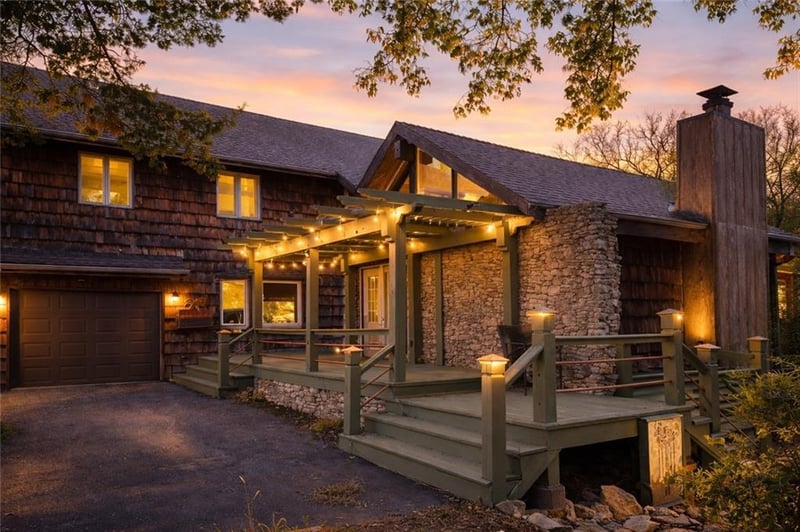3907 Beach Rd, Lee's Summit, MO 64064