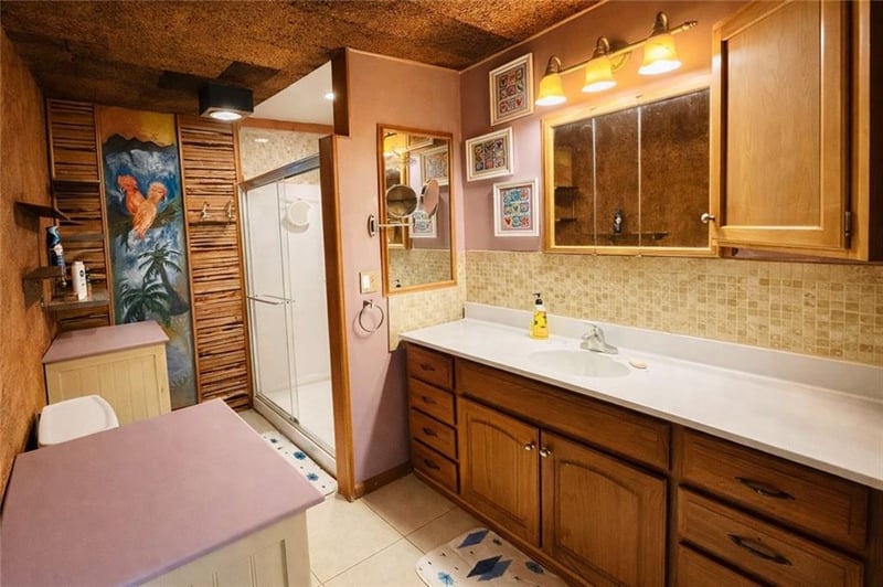 3907 Beach Rd, Lee's Summit, MO 64064