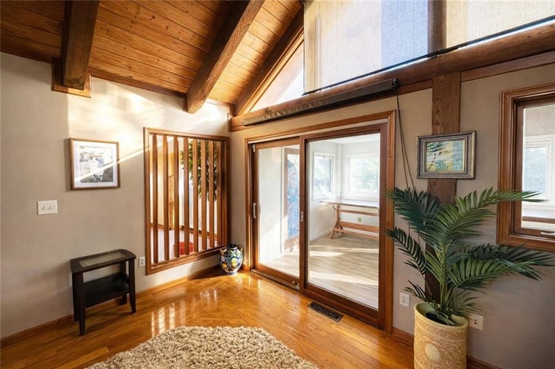 3907 Beach Rd, Lee's Summit, MO 64064