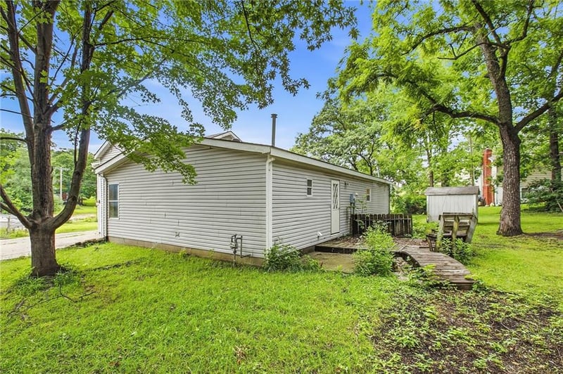159 - 160 T St, Lake Lotawana, MO 64086