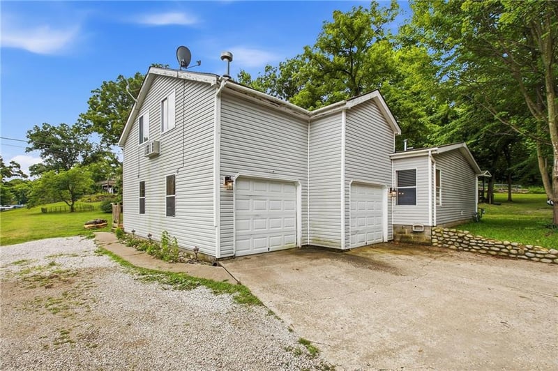 159 - 160 T St, Lake Lotawana, MO 64086