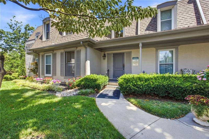 10704 Glenwood St #E, Overland Park, KS 66211
