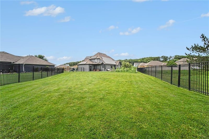 3221 Mize Ridge Ct, Independence, MO 64057