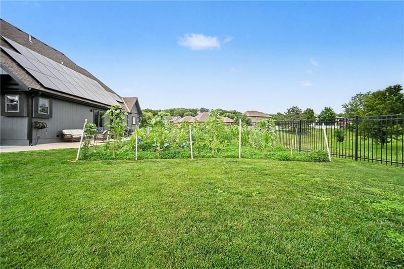 3221 Mize Ridge Ct, Independence, MO 64057