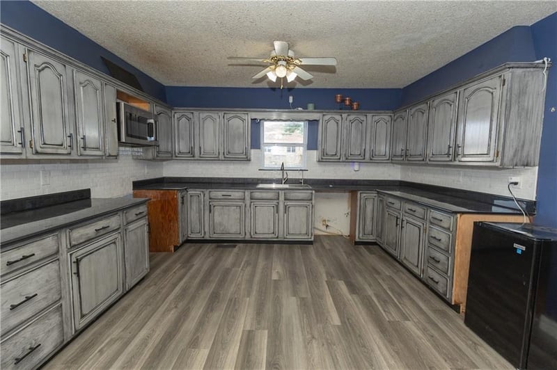304 4th St, Cherryvale, KS 67335