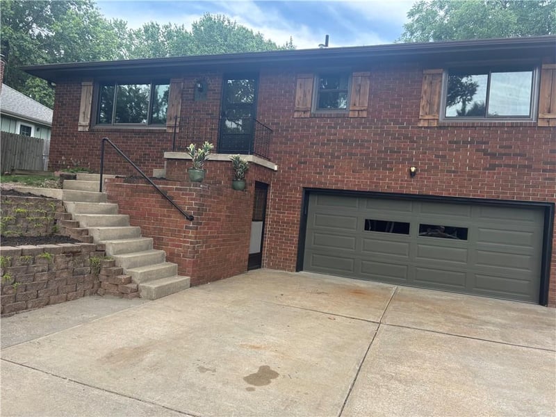 3209 36 Ter, St Joseph, MO 64506