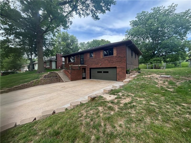 3209 36 Ter, St Joseph, MO 64506