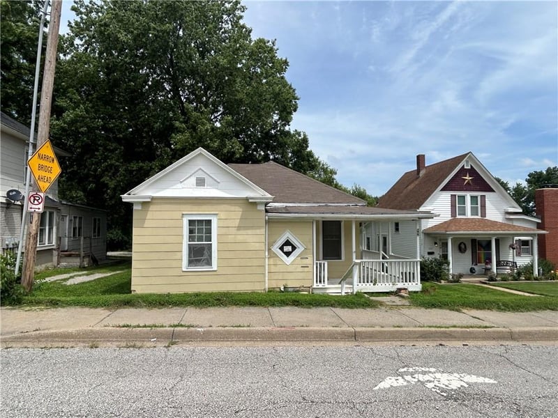 525 Crysler Ave, Independence, MO 64052