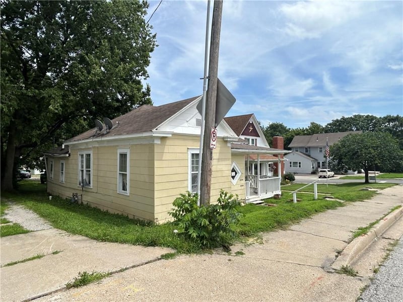 525 Crysler Ave, Independence, MO 64052