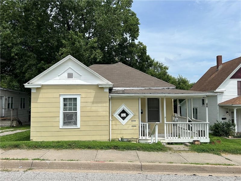 525 Crysler Ave, Independence, MO 64052