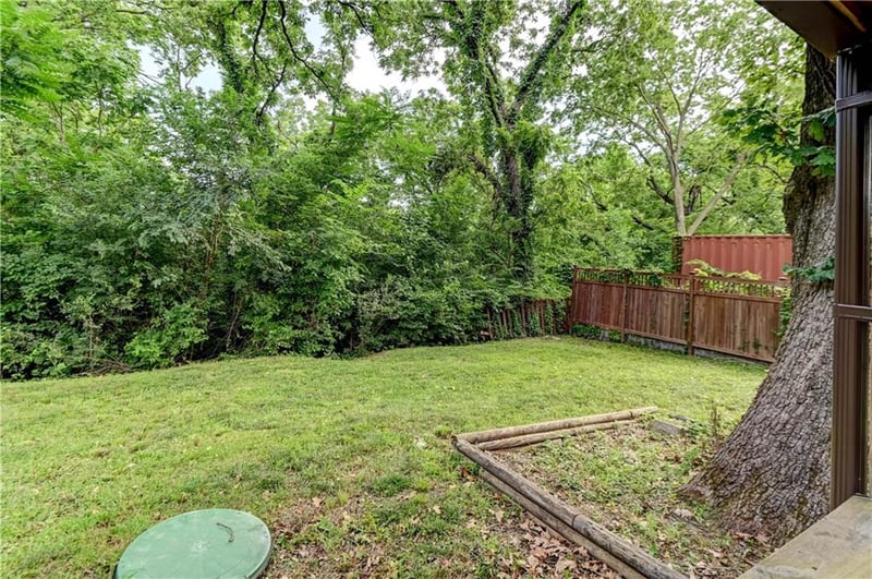 6828 Berry Rd, Kansas City, KS 66106