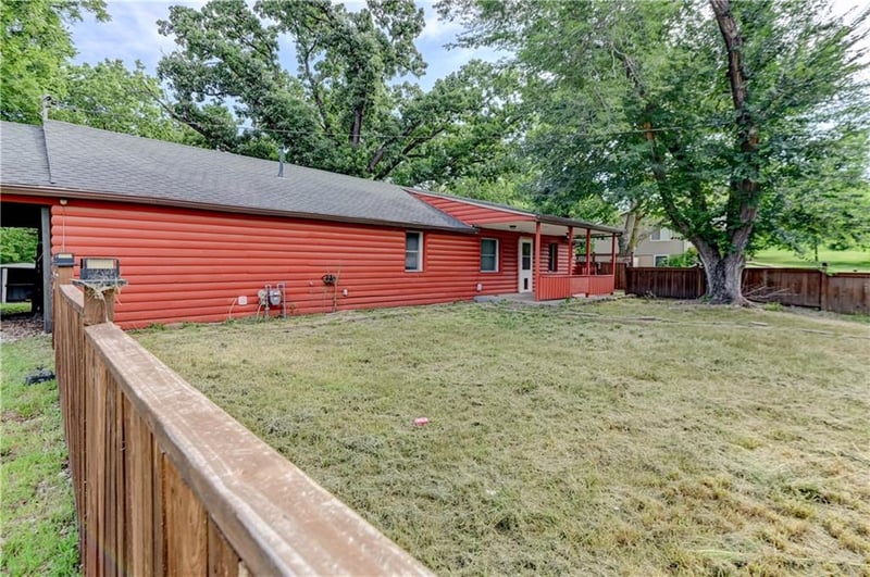 6828 Berry Rd, Kansas City, KS 66106