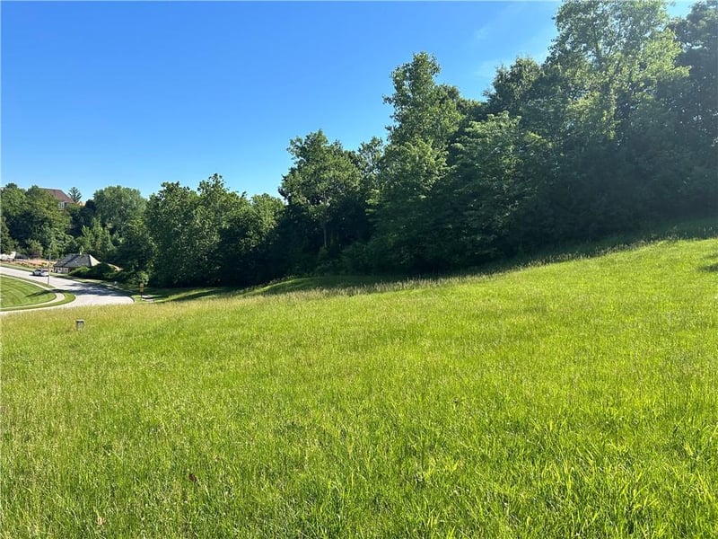6444 Monticello Dr, Parkville, MO 64152