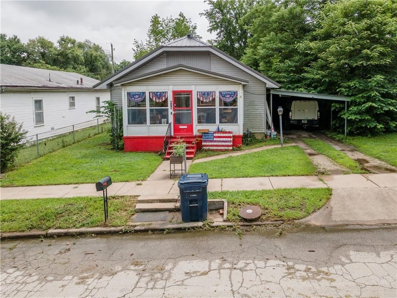 819 Poplar St, Independence, KS 67301