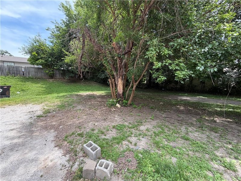 203 Crysler Ave, Independence, MO 64050