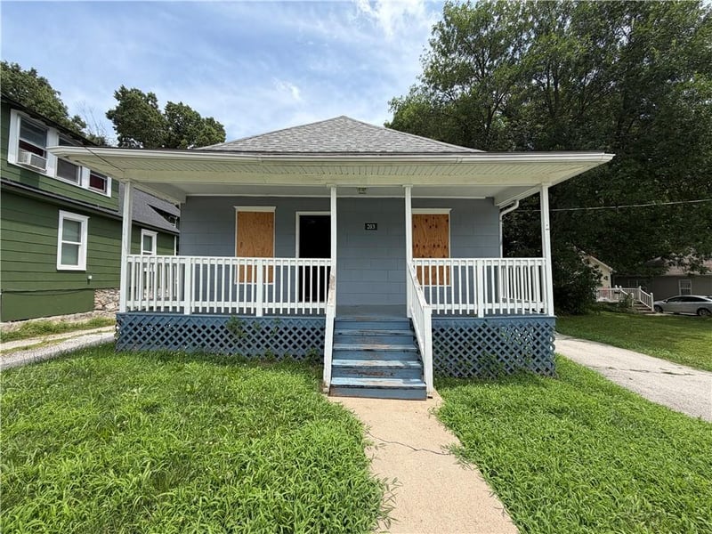 203 Crysler Ave, Independence, MO 64050