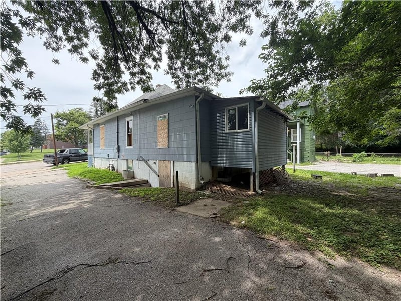 203 Crysler Ave, Independence, MO 64050