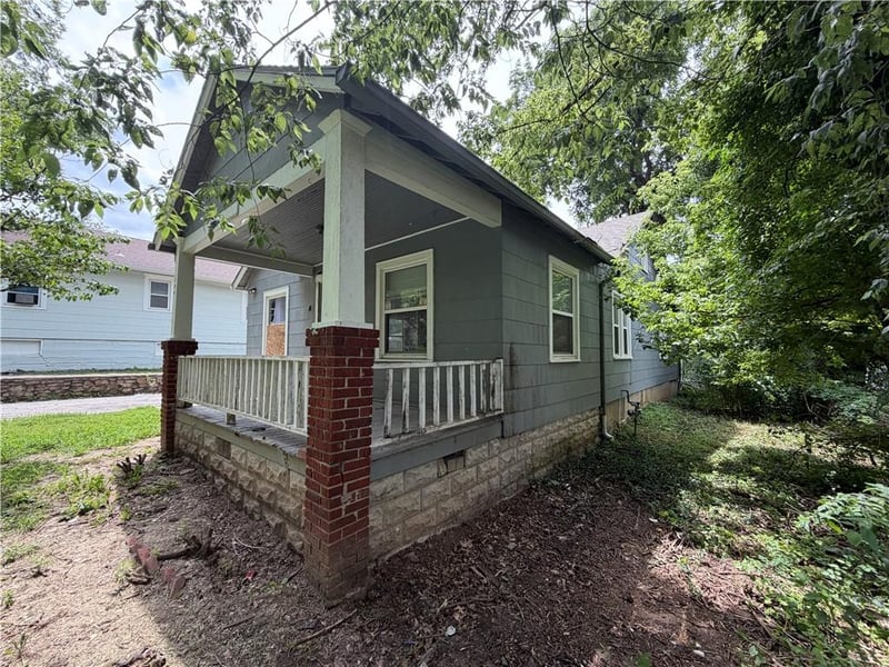 206 Hardy Ave, Independence, MO 64053