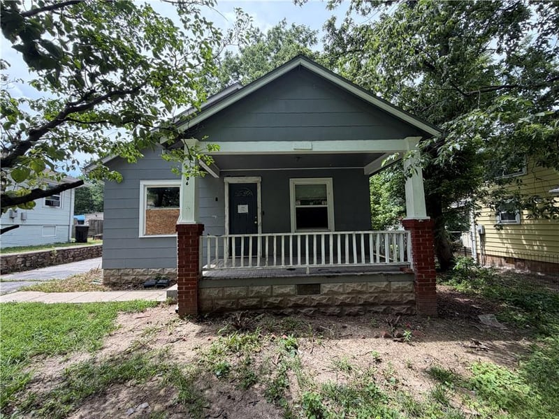206 Hardy Ave, Independence, MO 64053