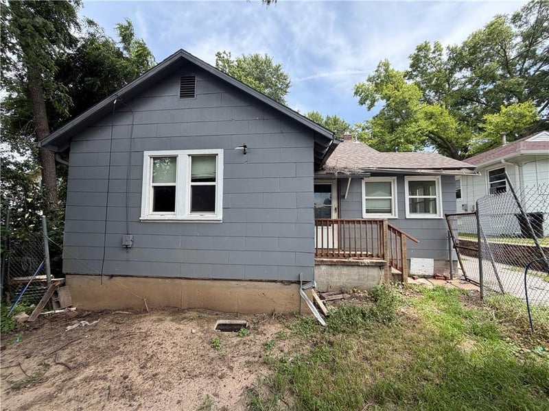 206 Hardy Ave, Independence, MO 64053