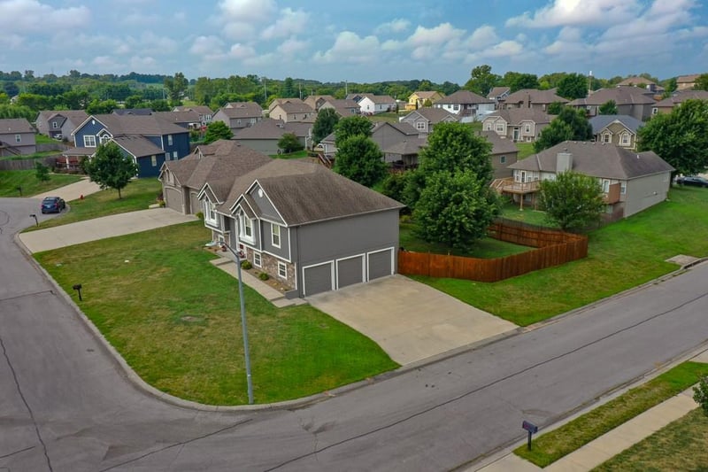 1000 Redbud Cir, Oak Grove, MO 64075