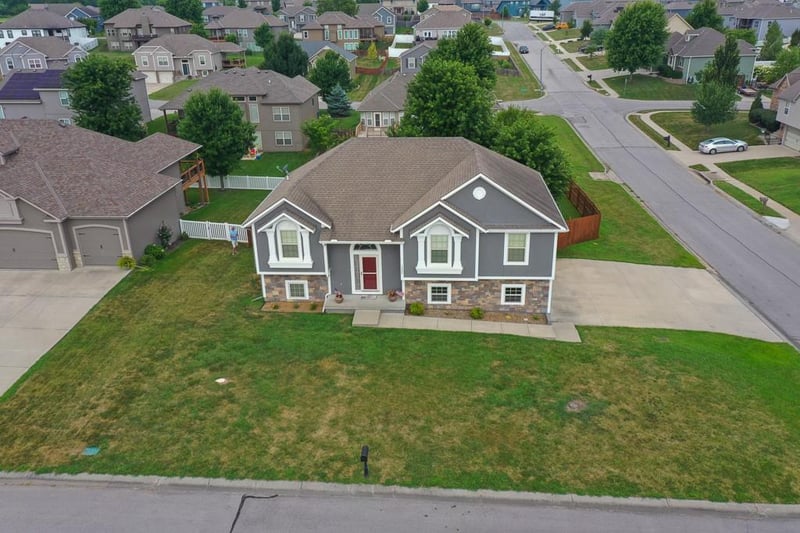 1000 Redbud Cir, Oak Grove, MO 64075