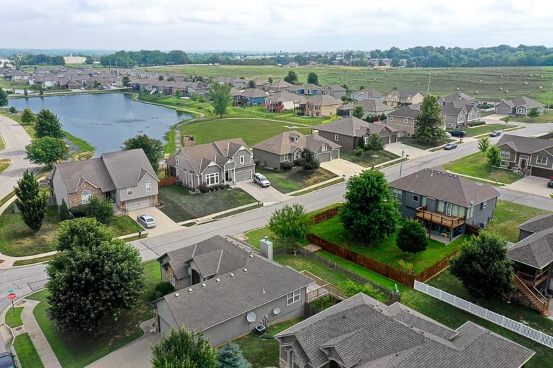 1000 Redbud Cir, Oak Grove, MO 64075