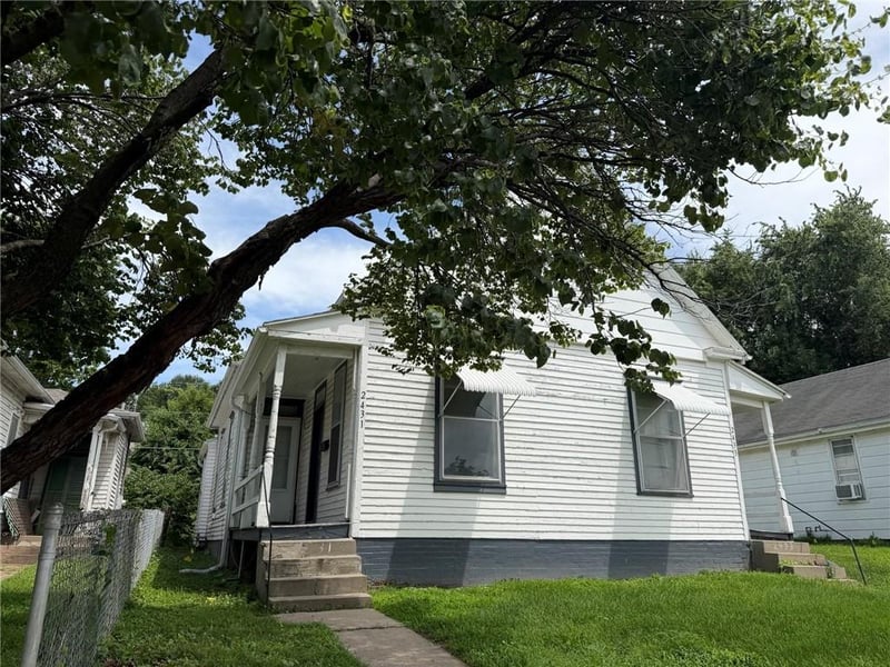 2431-33 11 St, St Joseph, MO 64503