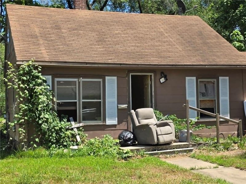 320 N 6th St, Clinton, MO 64735