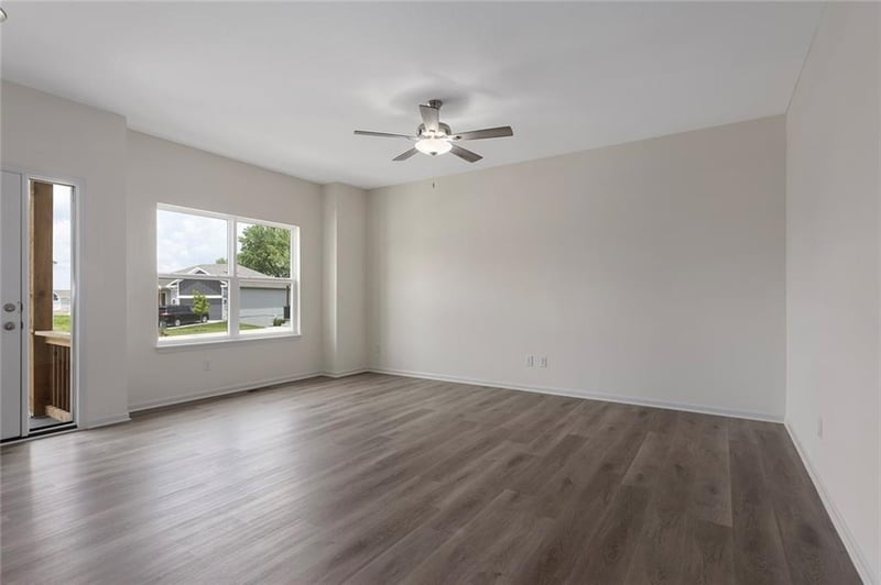 530 Lemon Mint Dr, Raymore, MO 64083