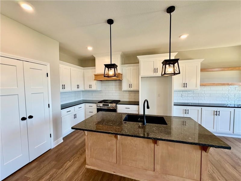524 Skyview Ln, Liberty, MO 64068