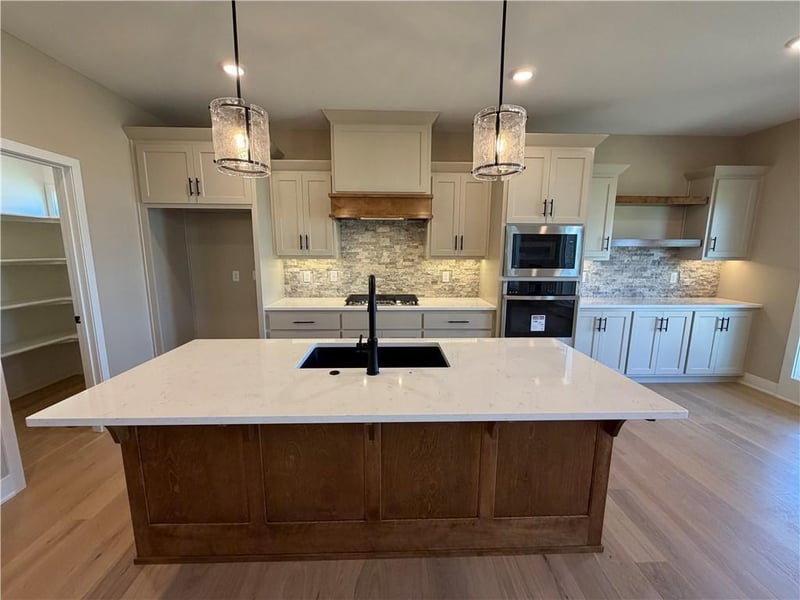 524 Skyview Ln, Liberty, MO 64068