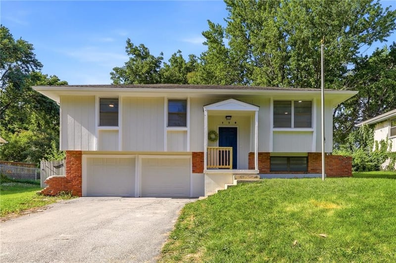 110 Brentwood Dr, Belton, MO 64012