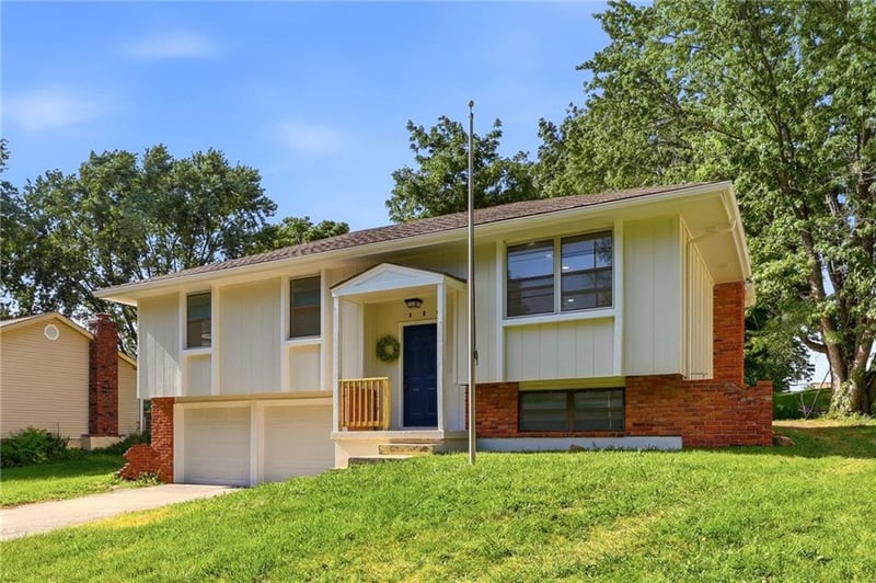110 Brentwood Dr, Belton, MO 64012