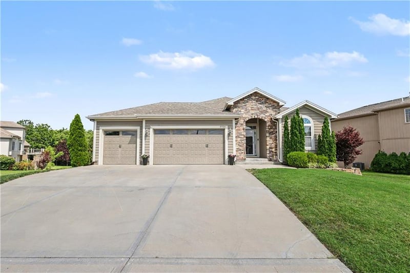 5724 Kirkwood Ave, Kansas City, MO 64151