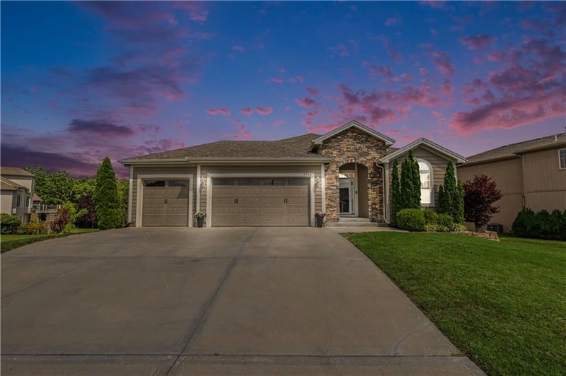 5724 Kirkwood Ave, Kansas City, MO 64151