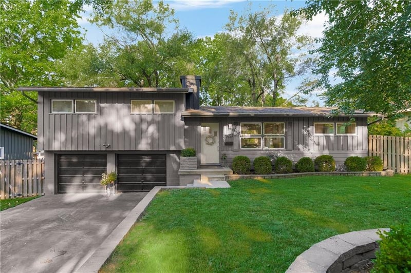 7908 Falmouth St, Prairie Village, KS 66208