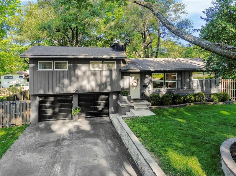 7908 Falmouth St, Prairie Village, KS 66208