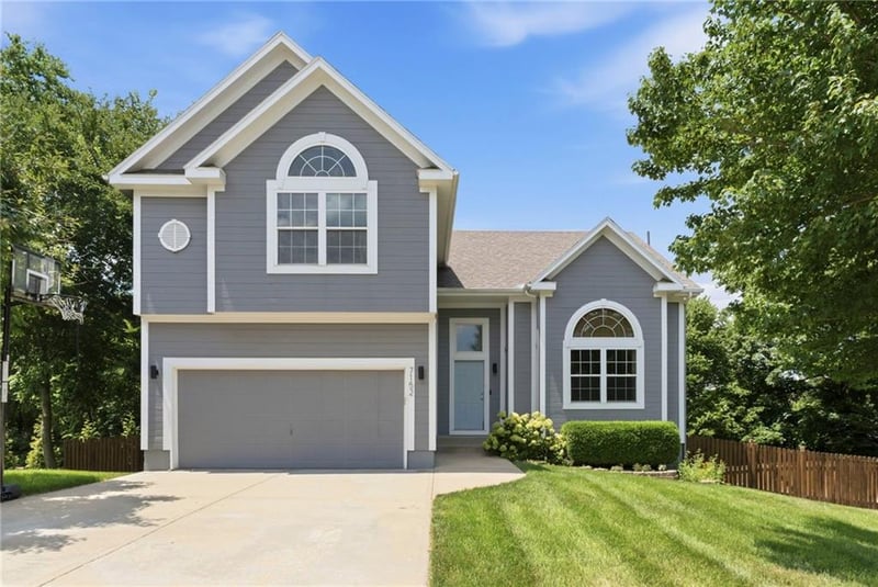 7152 Woodstock St, Shawnee, KS 66218