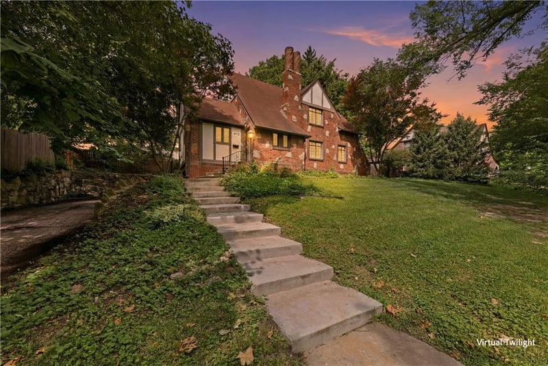 6712 Linden Rd, Kansas City, MO 64113