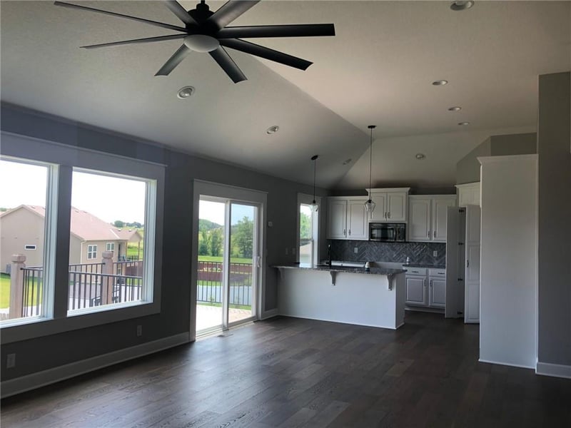 1483 162nd Ct, Basehor, KS 66007
