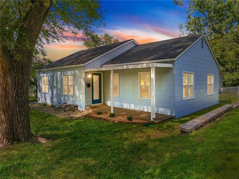 205 Independence St, Pleasant Hill, MO 64080