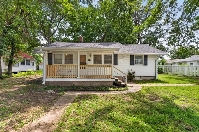 225 Hardy Ave, Independence, MO 64053