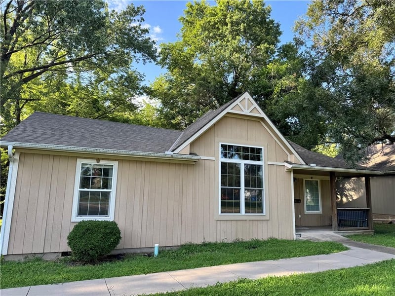 110 Mill St, Butler, MO 64730