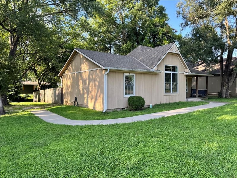 110 Mill St, Butler, MO 64730