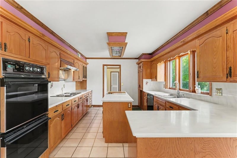 11705 60th Pl, Shawnee, KS 66203
