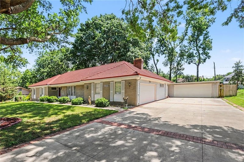 11705 60th Pl, Shawnee, KS 66203