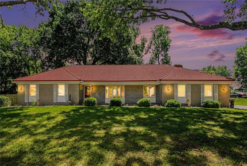 11705 60th Pl, Shawnee, KS 66203